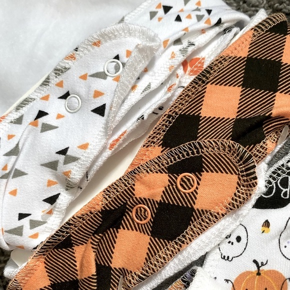 🎃🕷 (8) Spooky Halloween Baby Drool Bibs Lot - Picture 6 of 6